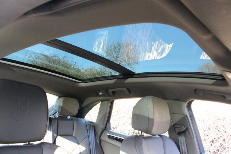 Porsche Macan D S PDK WITH PANORAMIC ROOF Quirks Car Company