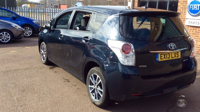 Used toyota verso for sale in manchester