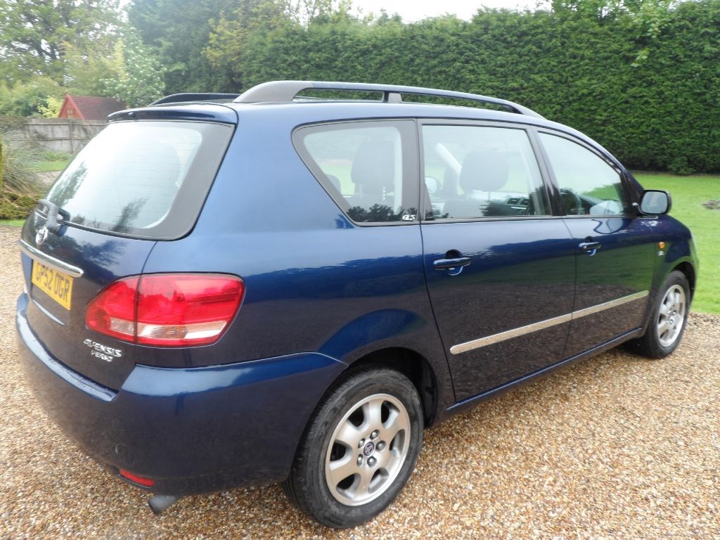 Toyota avensis verso used