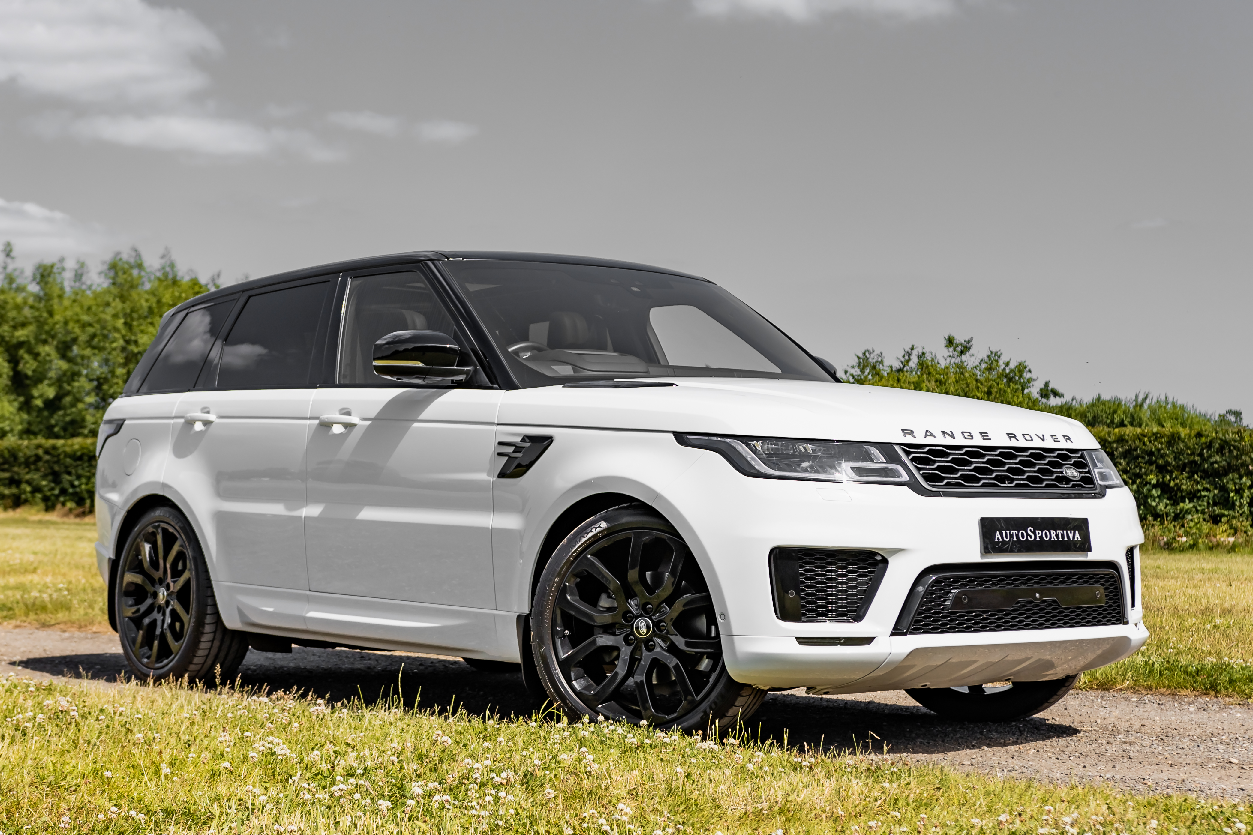 5 Reasons to Buy a Range-Rover