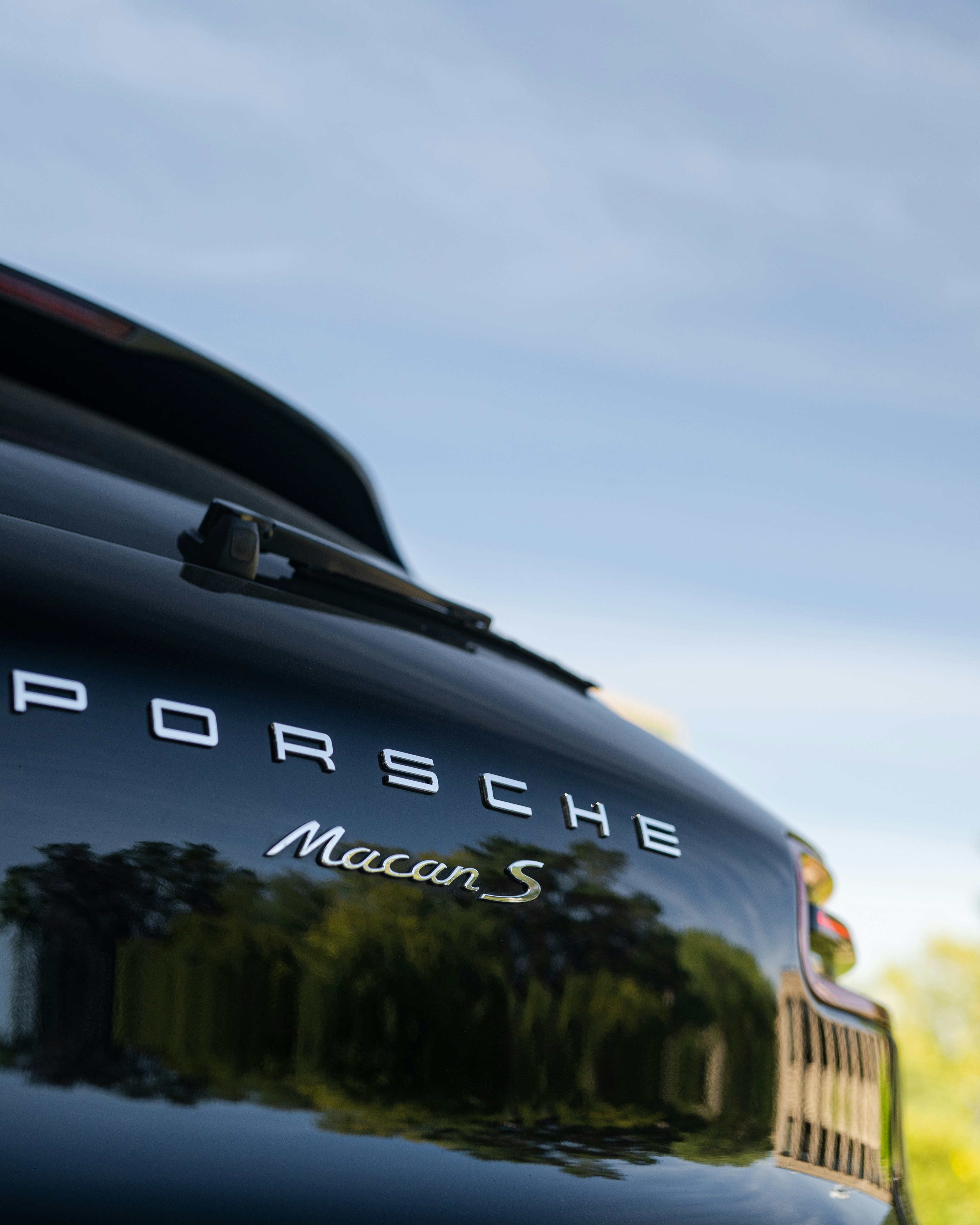 Reviving the Porsche Macan: Access Your Vehicle with a Flat Battery