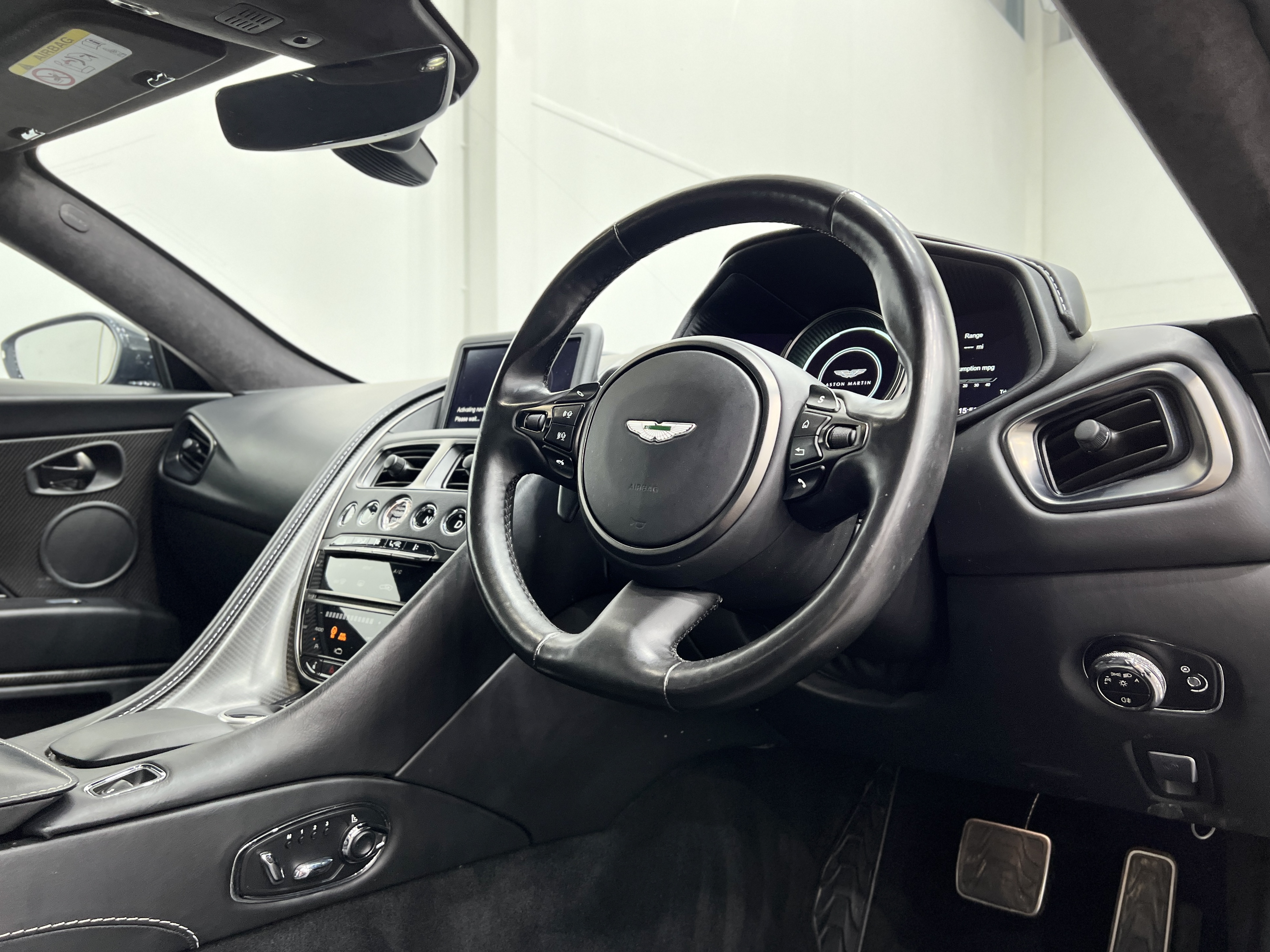 Maximising Your Return: The Advantages of Sale or Return for Your Sports or Luxury Car