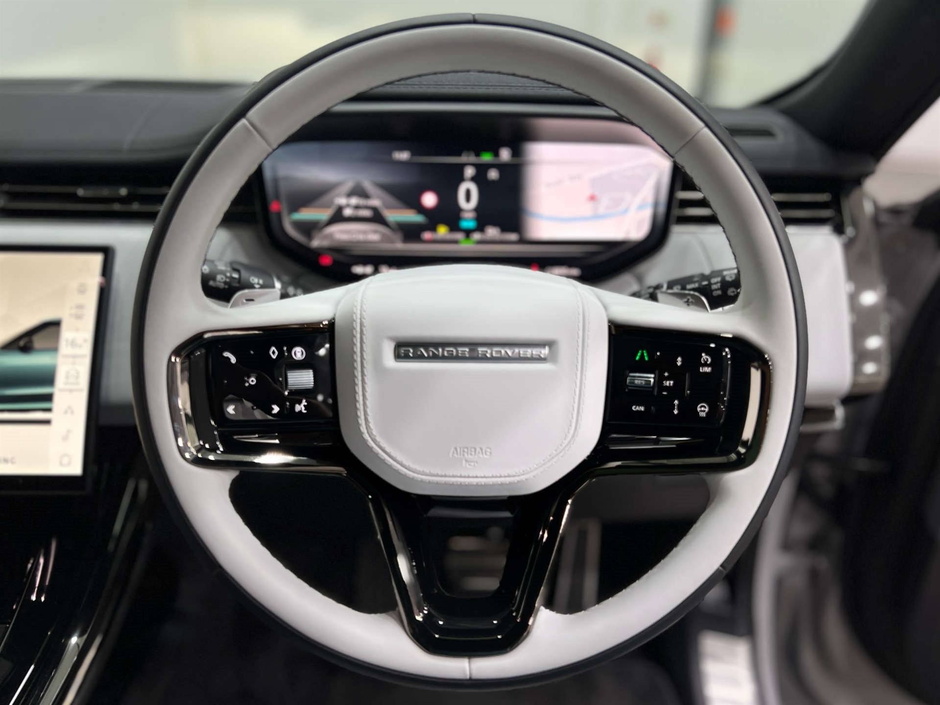 What is the Difference Between a Land Rover & a Range Rover? 