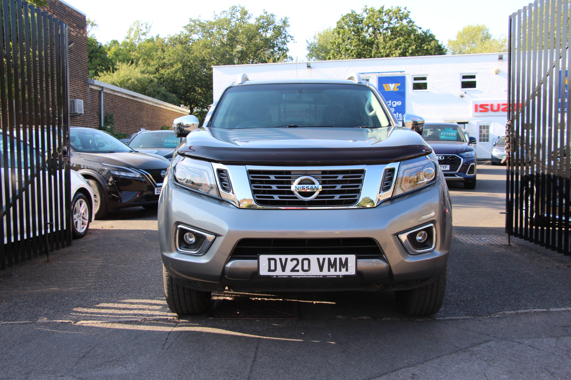 2020 NISSAN NAVARA