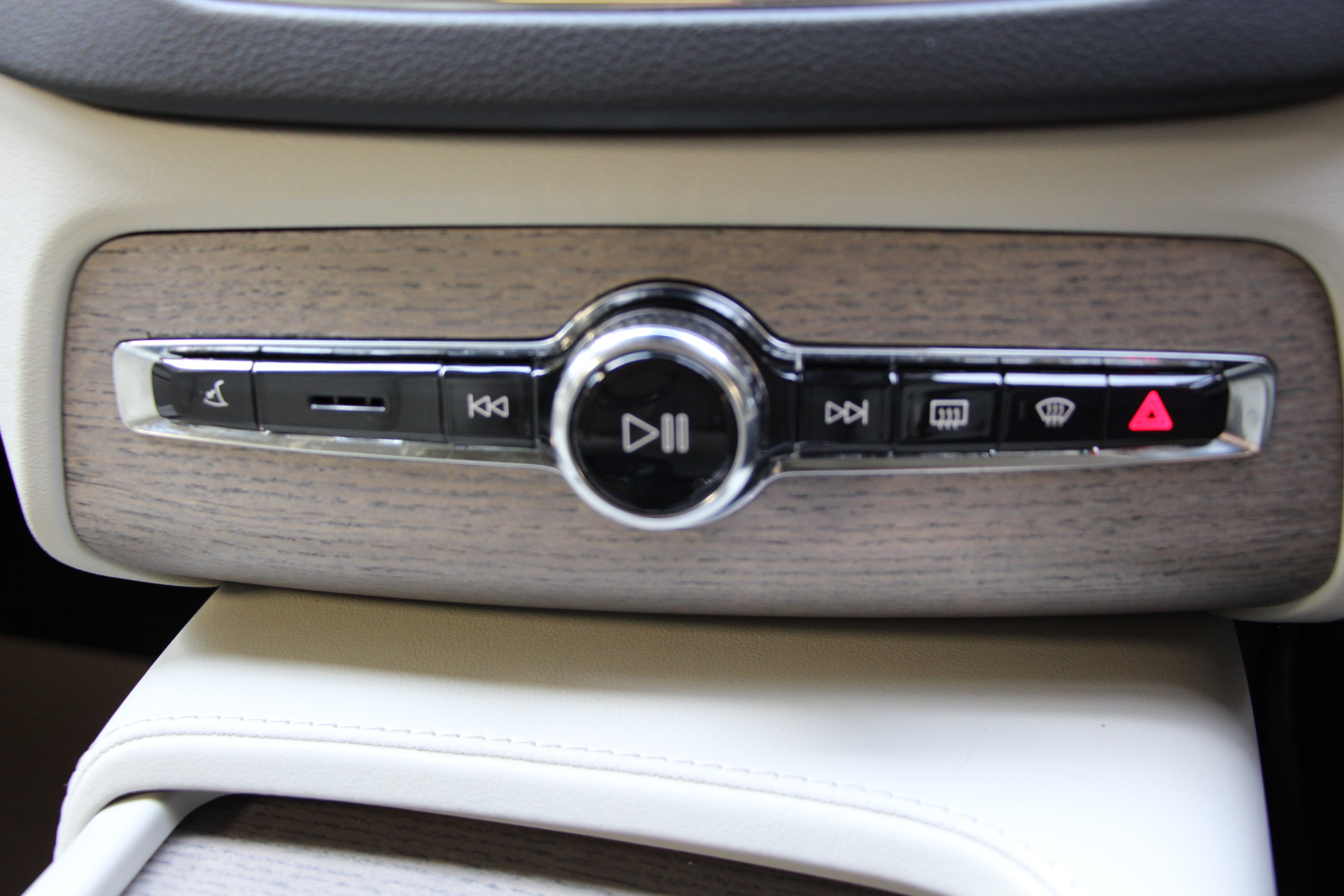 2021 Volvo XC90 thumbnail 23