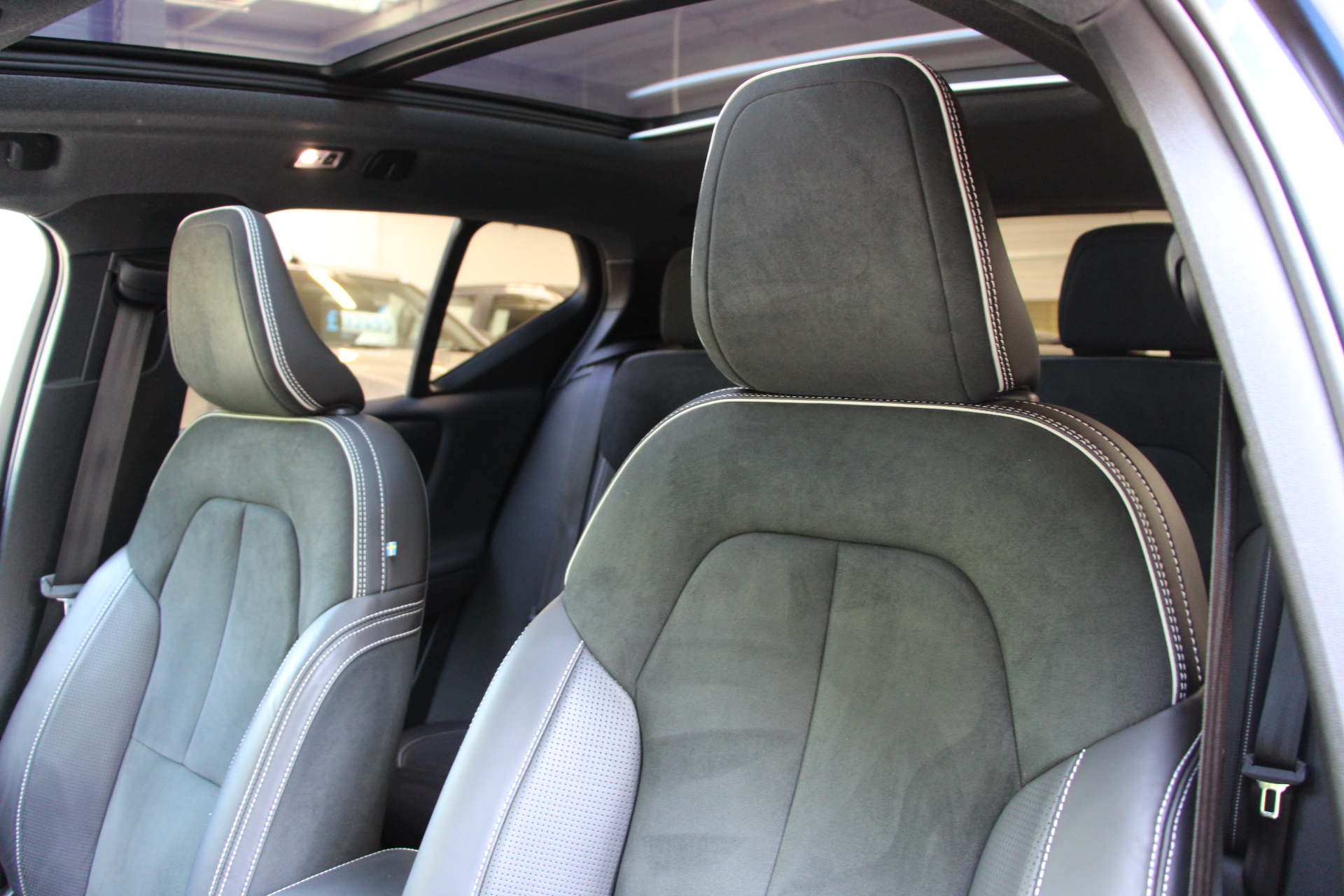 2019 Volvo XC40 thumbnail 3