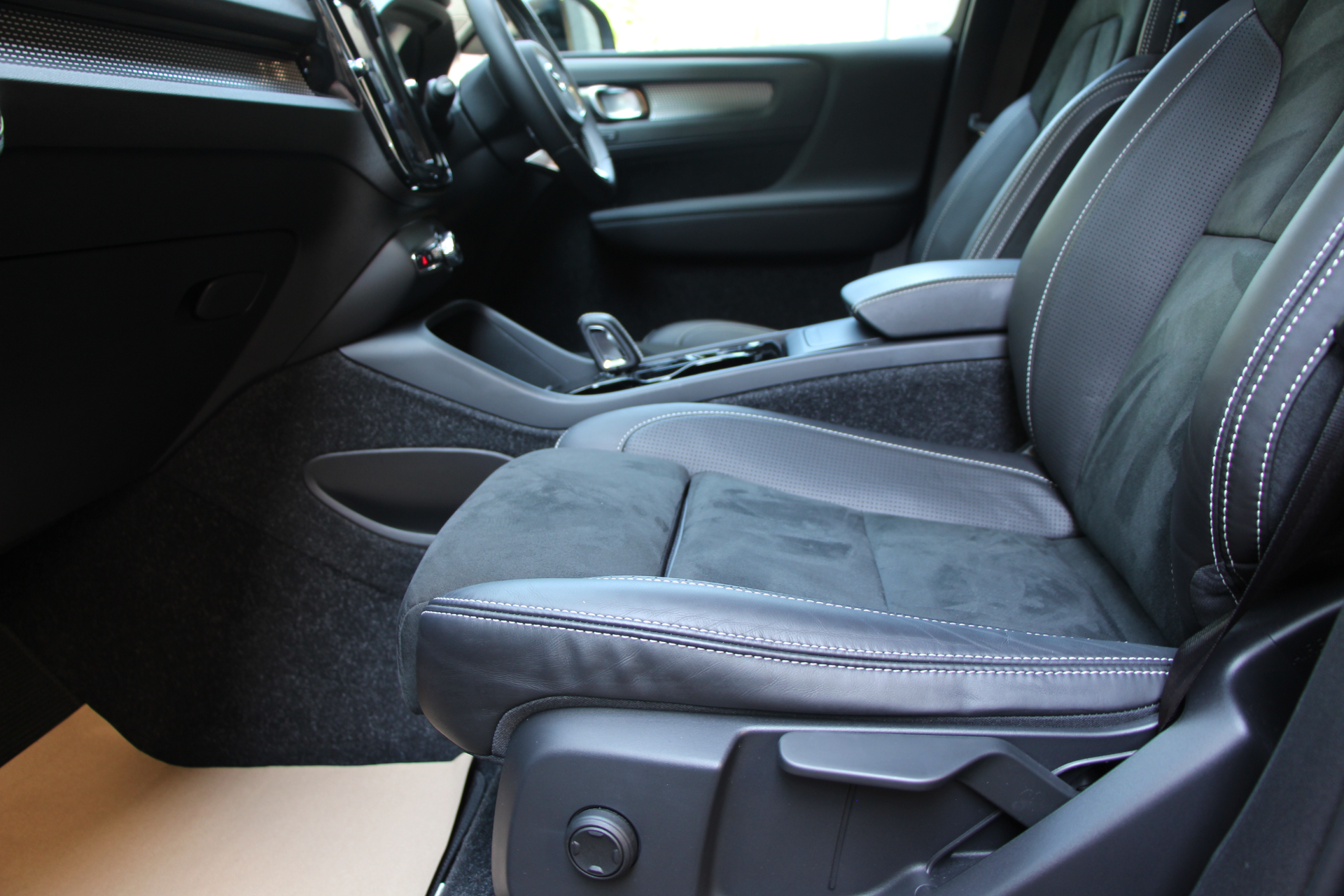 2019 Volvo XC40 thumbnail 21