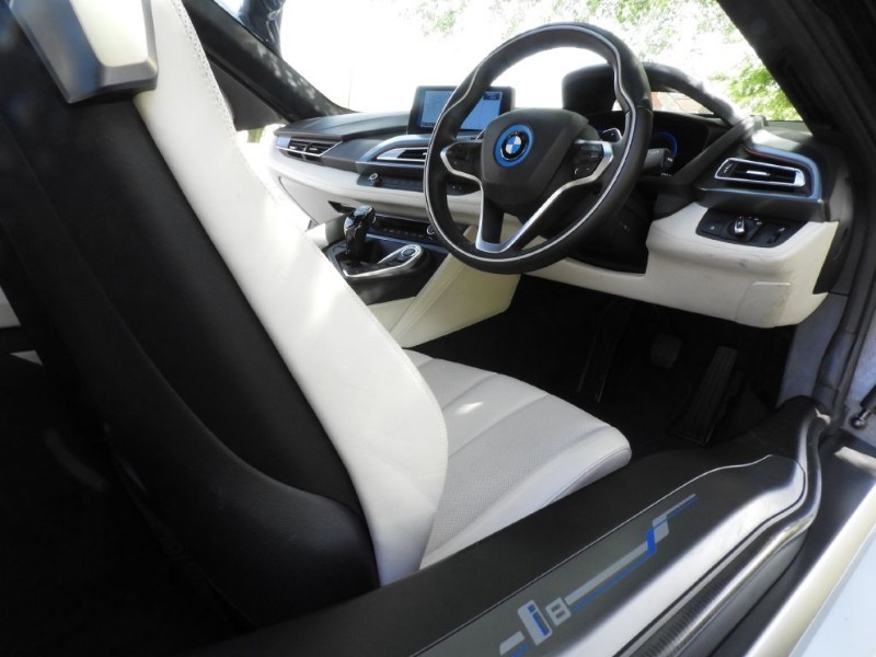 Used BMW I8 for sale  Crystal White & Blue