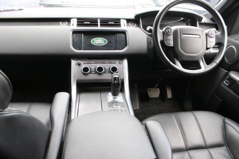 Range Rover Urban Interior  . Range Rover Velar�s Cabin Exudes Elegant Simplicity.