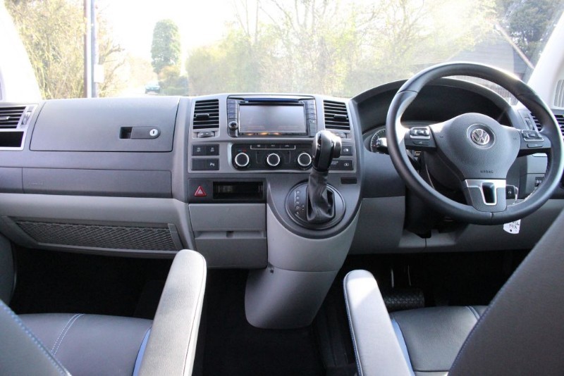 VW Transporter T30 TDI KOMBI BMT HIGHLINE | Quirks Car Company VW Transporter T30 TDI KOMBI BMT HIGHLINE | Quirks Car Company