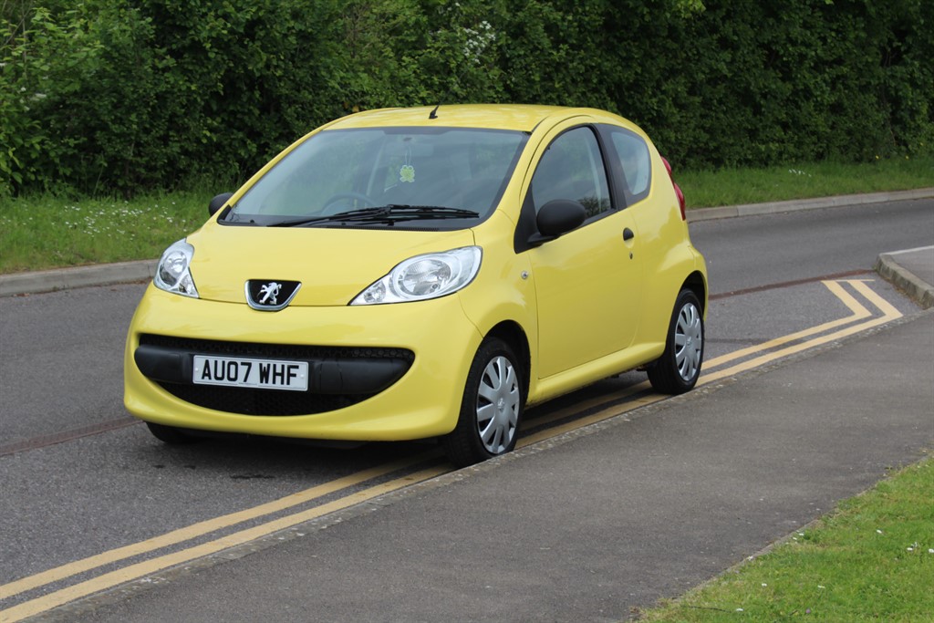 We review the Peugeot 107 from price to economy and all its features