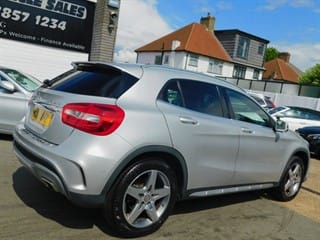 Mercedes GLA220