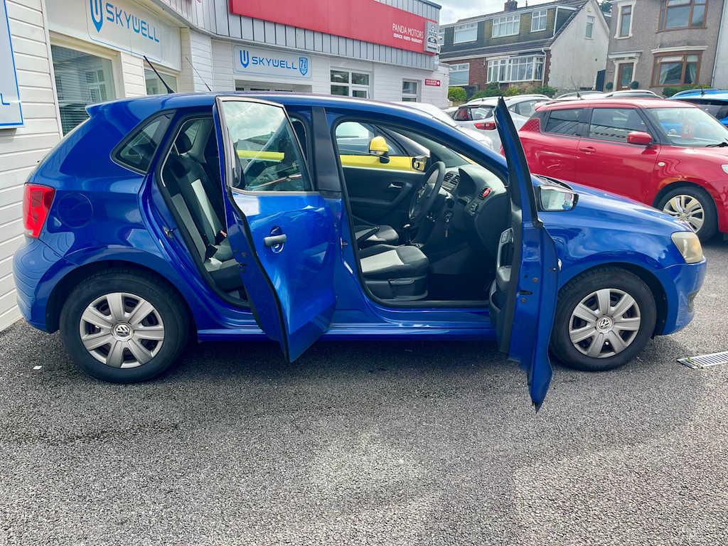 2010 10 VOLKSWAGEN POLO
