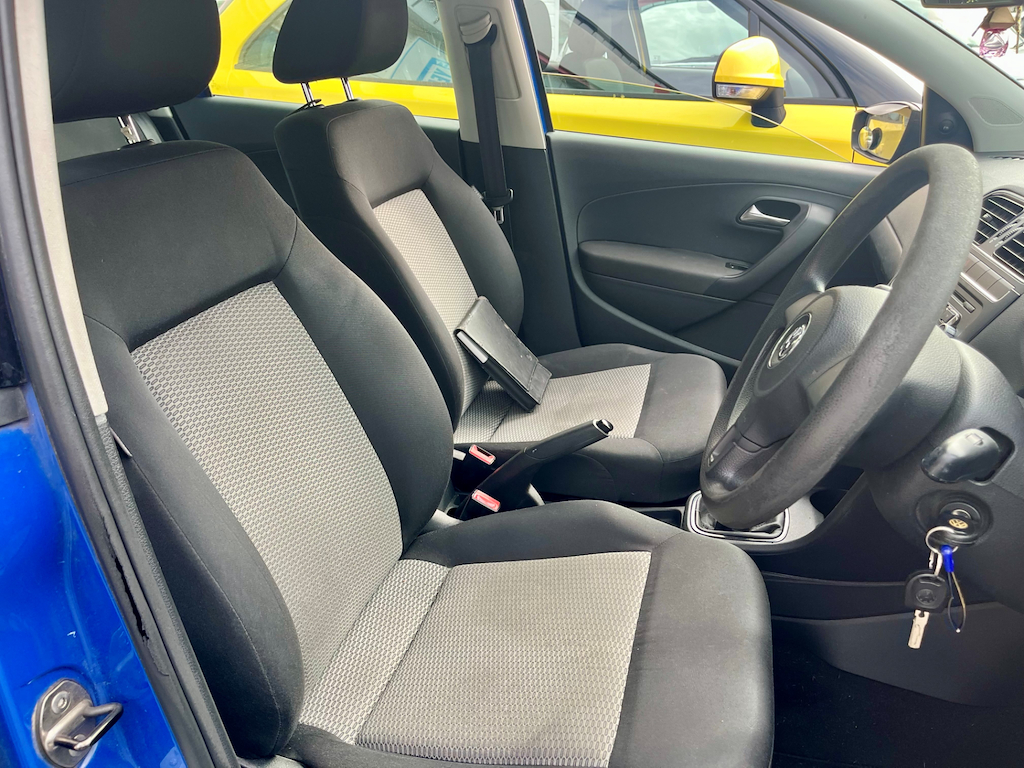 2010 10 VOLKSWAGEN POLO