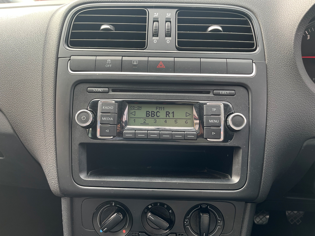 2010 10 VOLKSWAGEN POLO