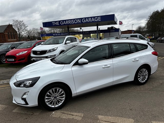 Used WHITE Ford Focus for sale in Hampshire and Surrey The