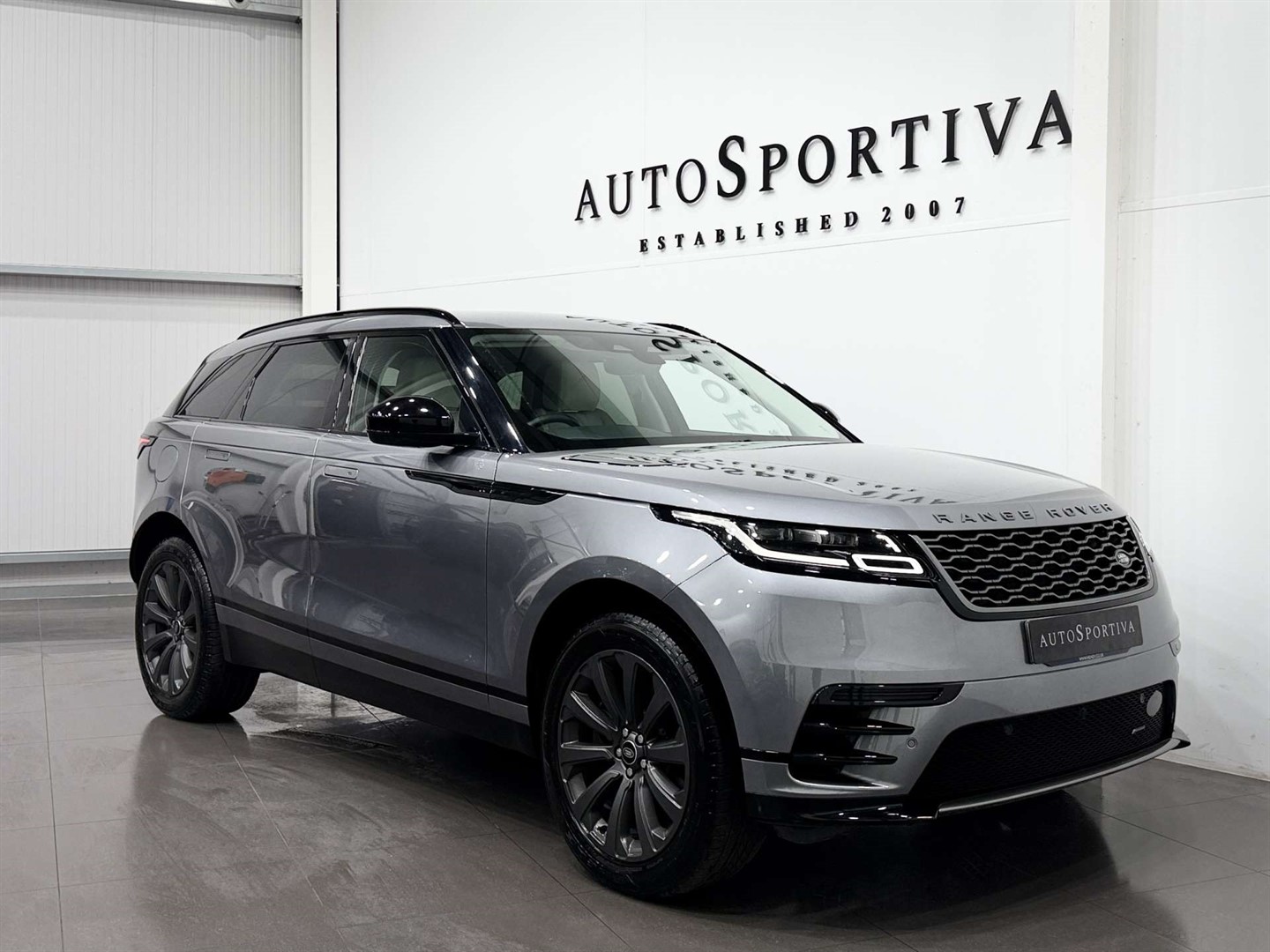 Gray Range Rover Velar R Dynamic Used Land Rover Range Rover Velar Rover Velar R-Dynamic SE Auto 4WD ...