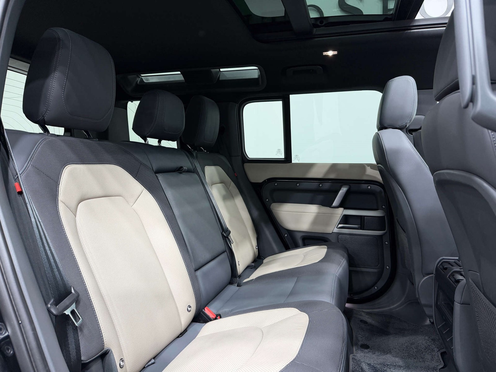 Used Land Rover Defender X-Dynamic SE D MHEV A 4WD | Tonbridge | Auto ...