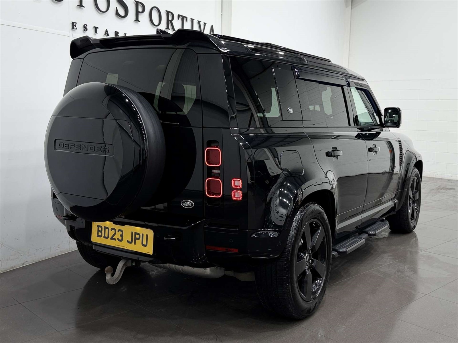 Carmax Land Rover Defender Used Land Rover Defender X-Dynamic HSE D MHEV A 4WD | Tonbridge | Auto ...