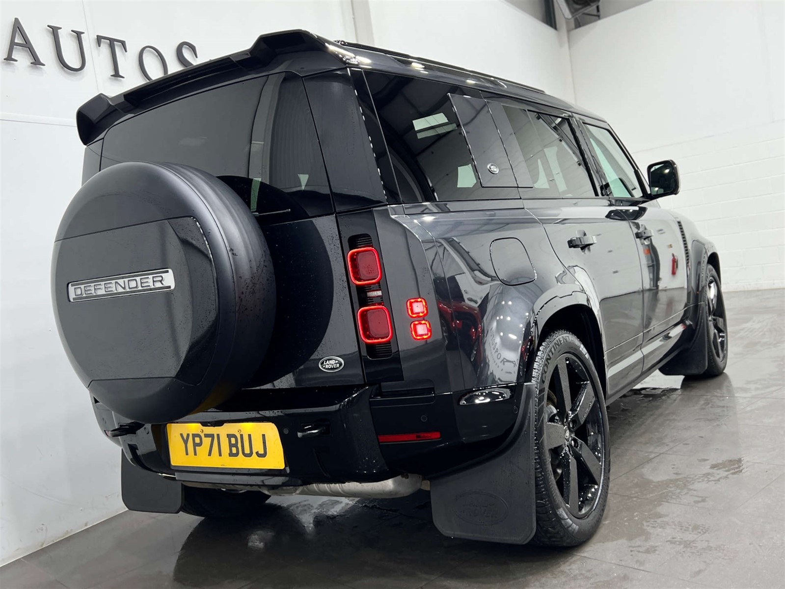 Carmax Land Rover Defender Used Land Rover Defender X-Dynamic HSE D MHEV Auto 4WD | Tonbridge ...