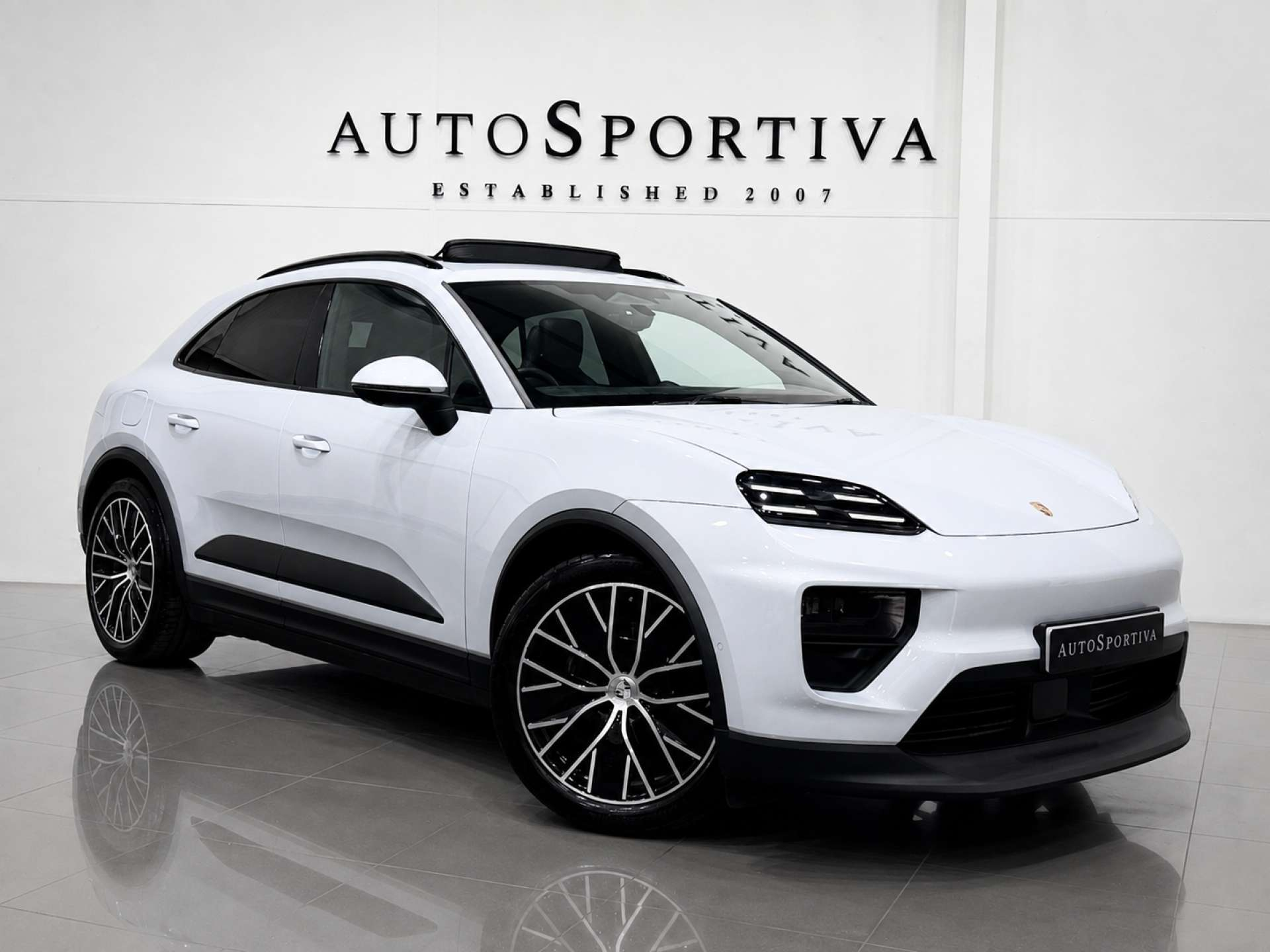 2024 PORSCHE MACAN