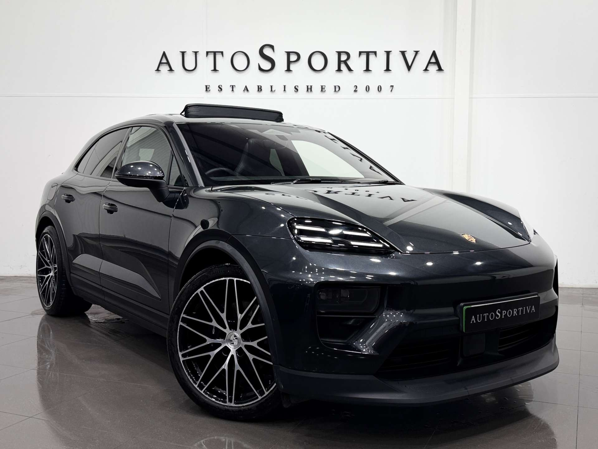 2025 PORSCHE MACAN