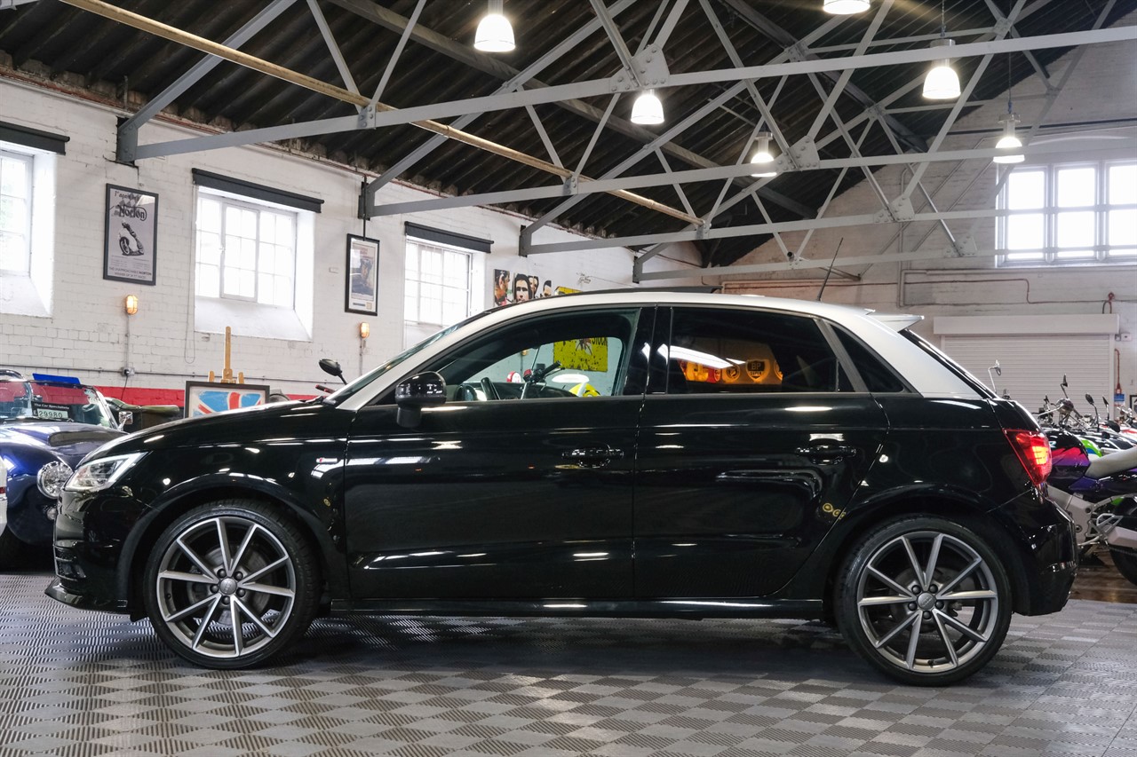 Audi A1, brilliant black