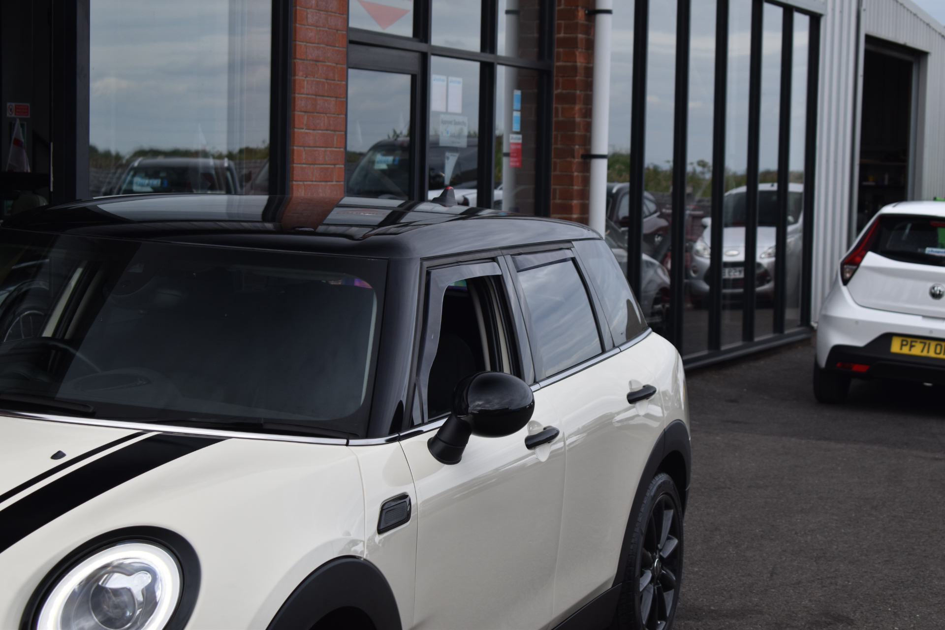 2016 Mini Clubman thumbnail 23