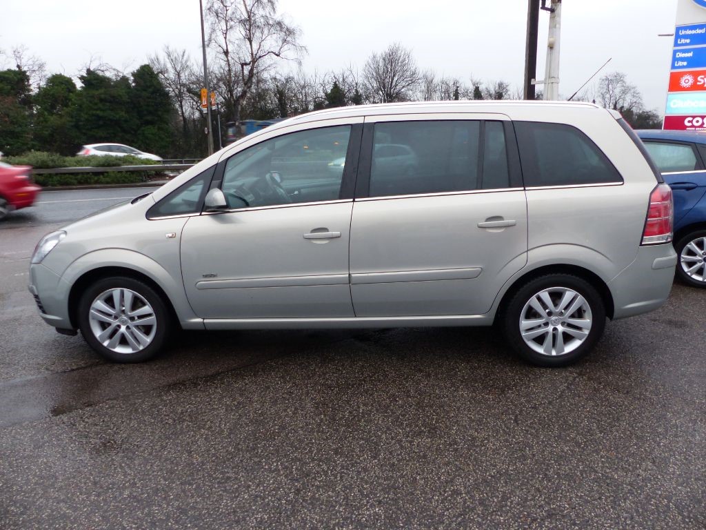 Vauxhall Zafira 1.8 Design 16V 7 Seater In Gold for sale - Leigh on Sea ...