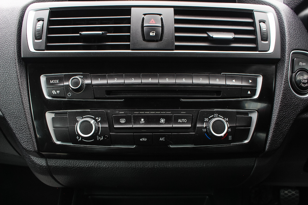 2016 BMW 218i — image 37