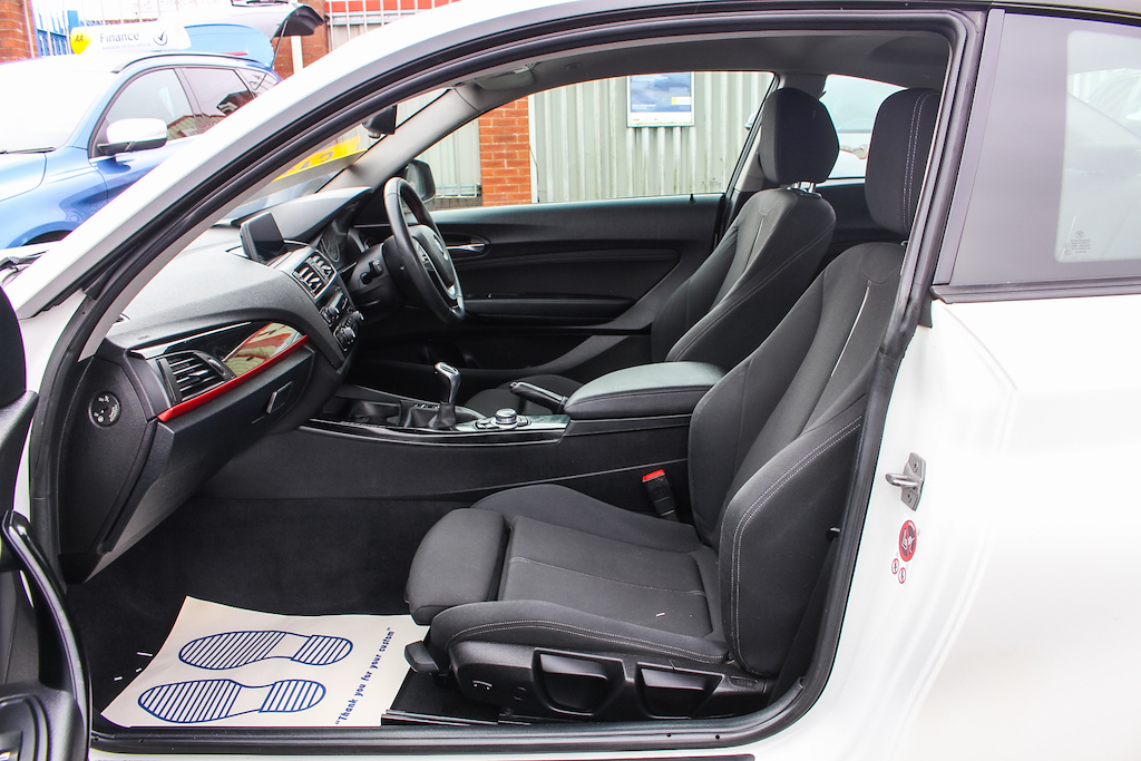 2016 BMW 218i — image 17