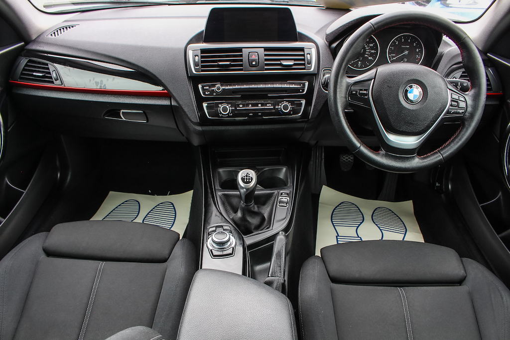 2016 BMW 218i — image 21
