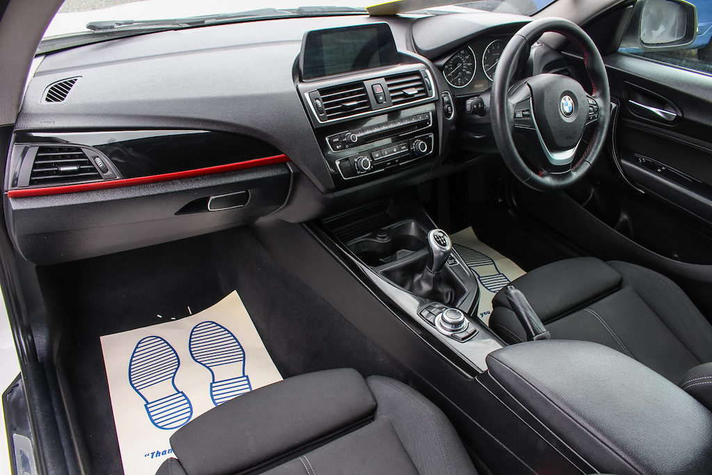 2016 BMW 218i — image 19