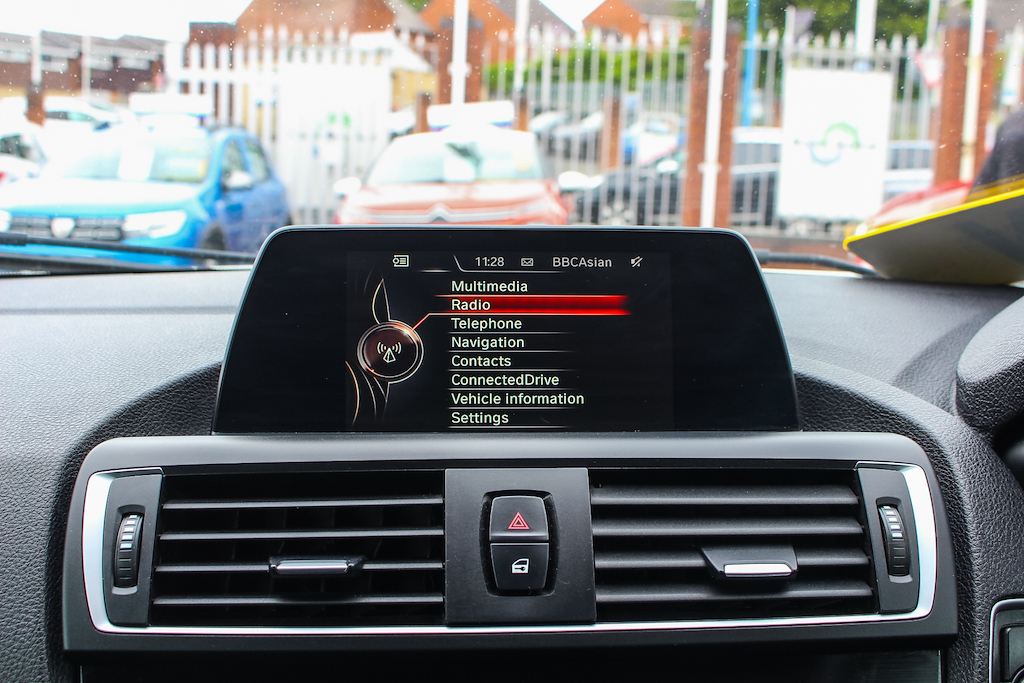 2016 BMW 218i — image 32