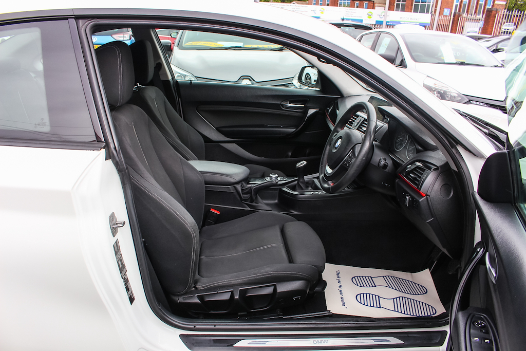 2016 BMW 218i — image 14