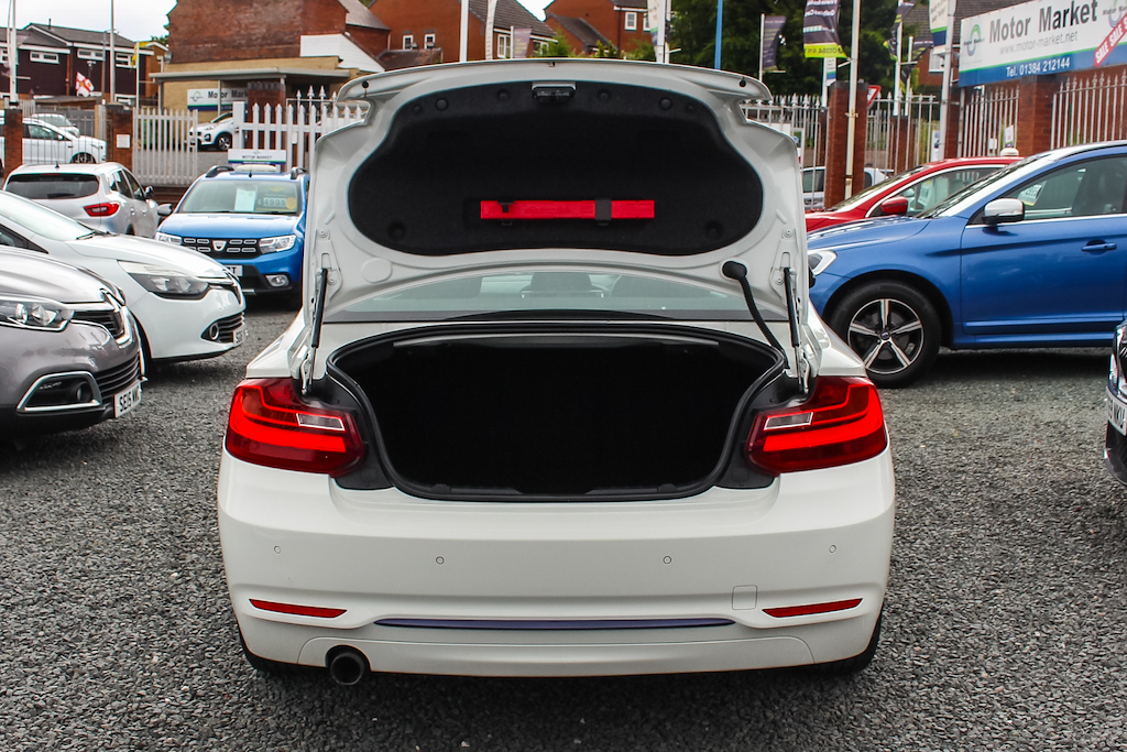 2016 BMW 218i — image 8