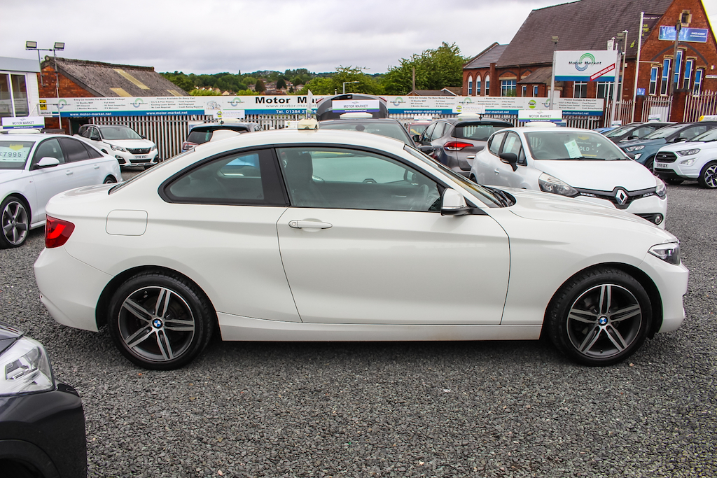 2016 BMW 218i — image 11