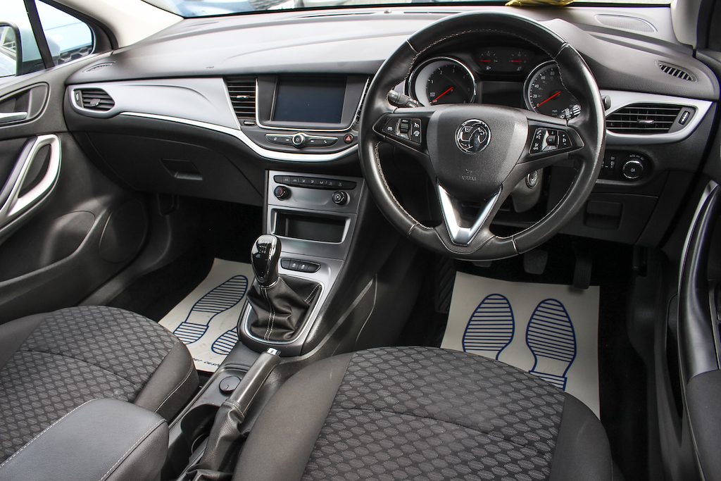 2020 Vauxhall Astra — image 14