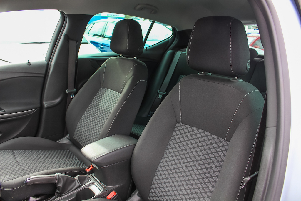 2020 Vauxhall Astra — image 16