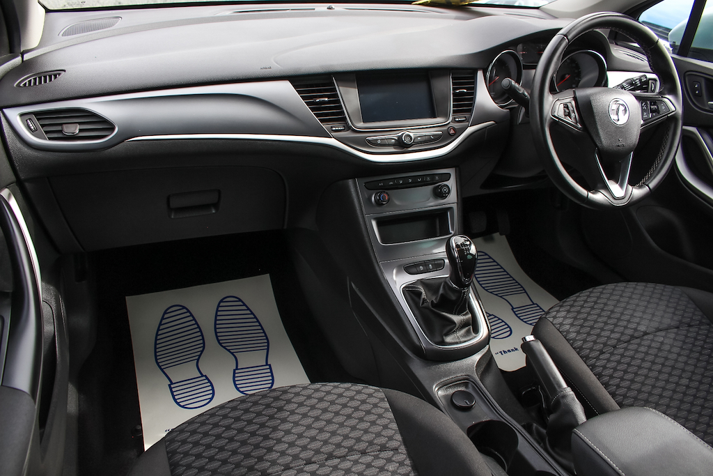 2020 Vauxhall Astra — image 17