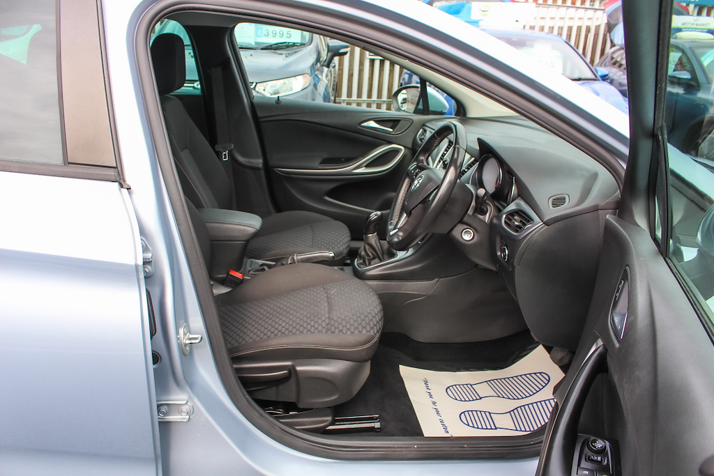 2020 Vauxhall Astra — image 12