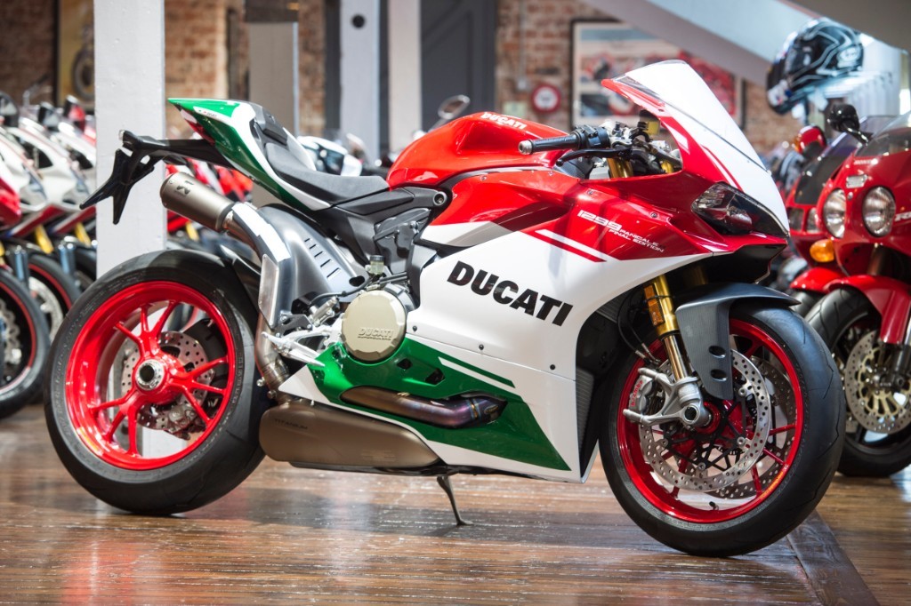 MotoSaigon Ducati 1299 Panigale Superleggra có giá hơn 2 tỷ đồng tại Việt  Nam  YouTube