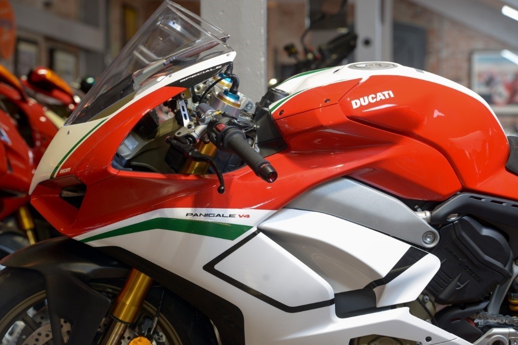 Panigale deals v4 tricolore