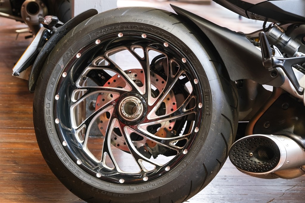 ドゥカティ　ディアベル　diavel シートカウル　カーボン製　純正 de