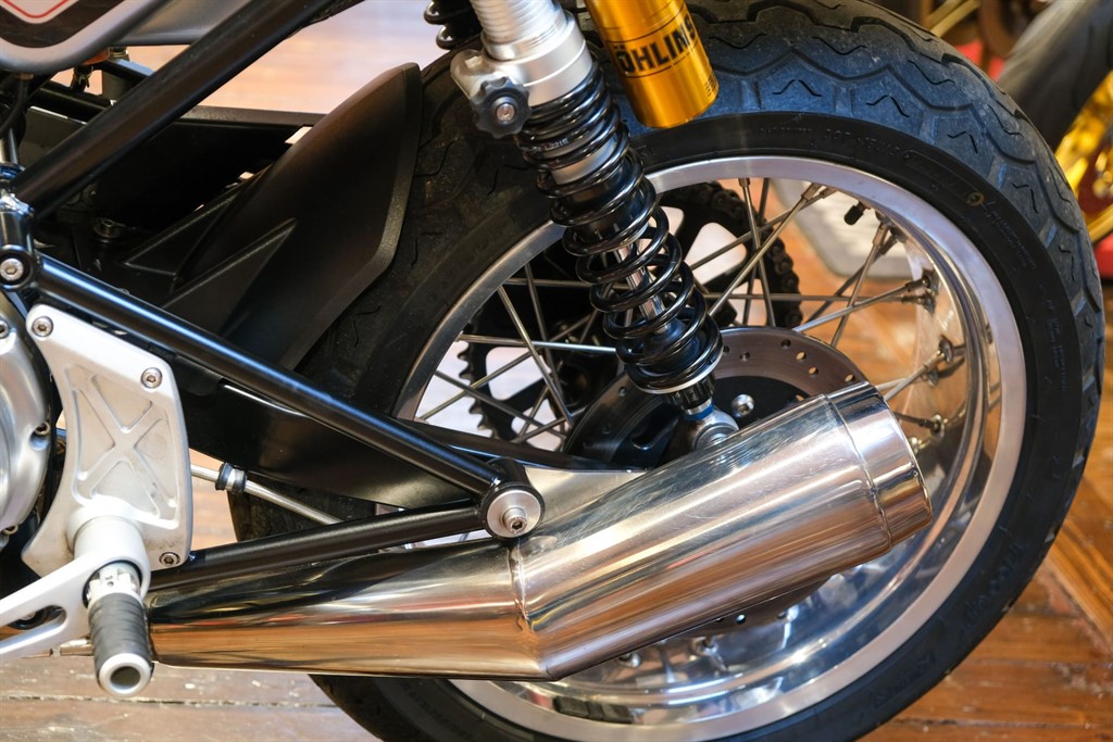 norton 961 exhaust