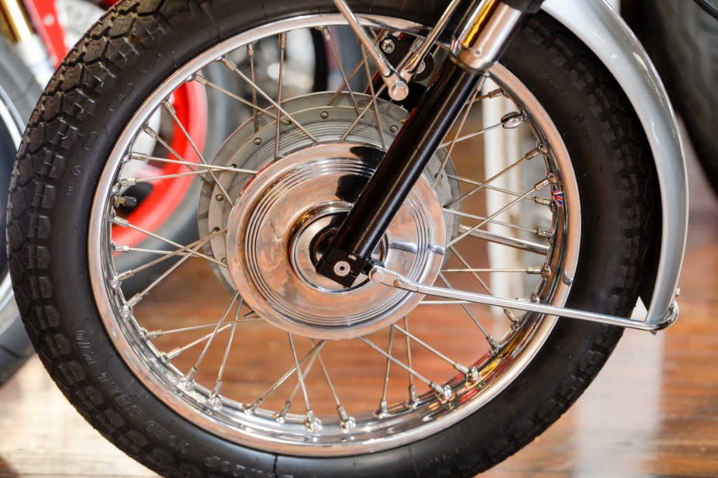 triumph bonneville t120 tyres