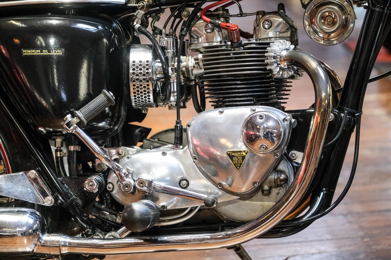 triumph t120 oil capacity