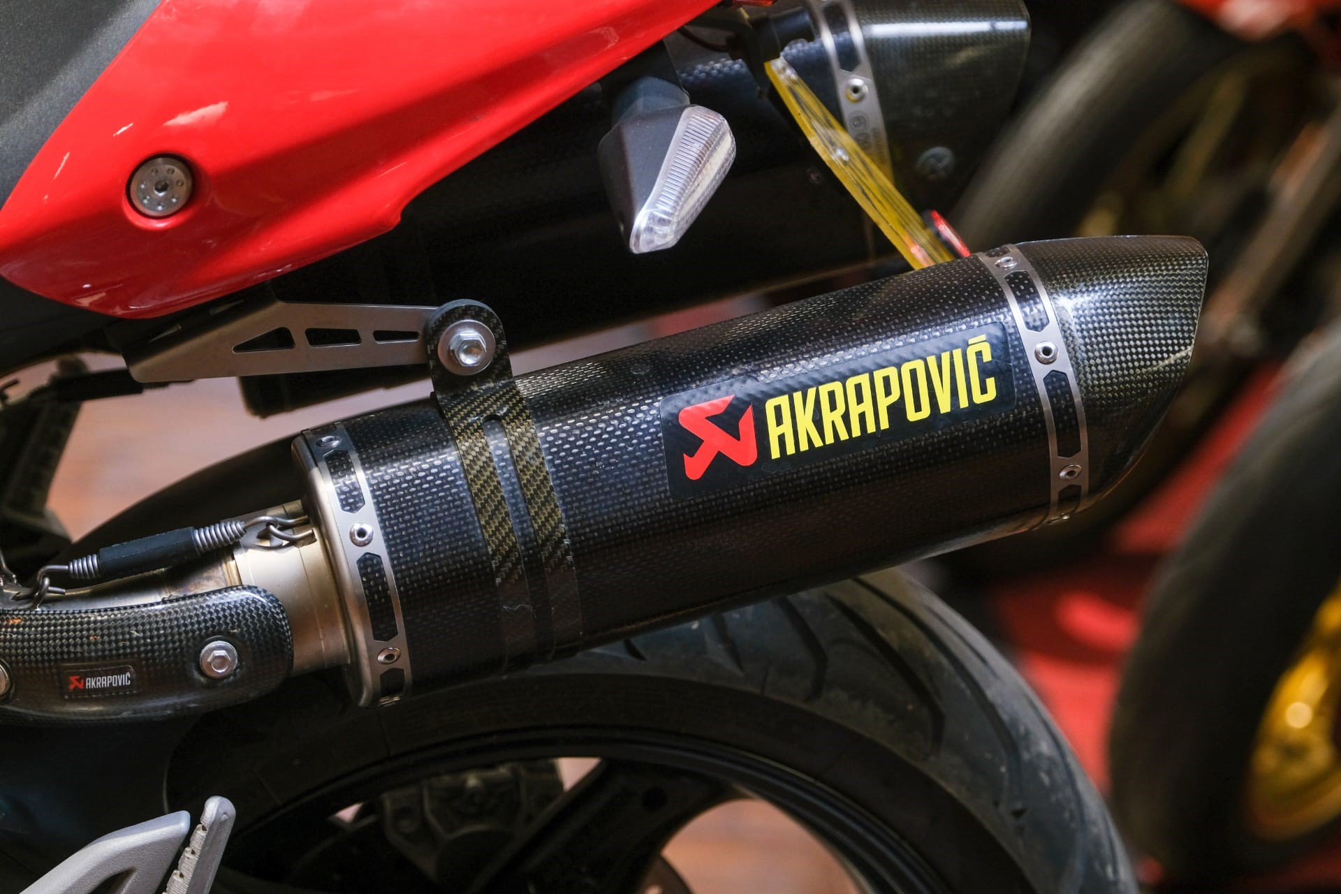 Ducati monster akrapovic cheap exhaust