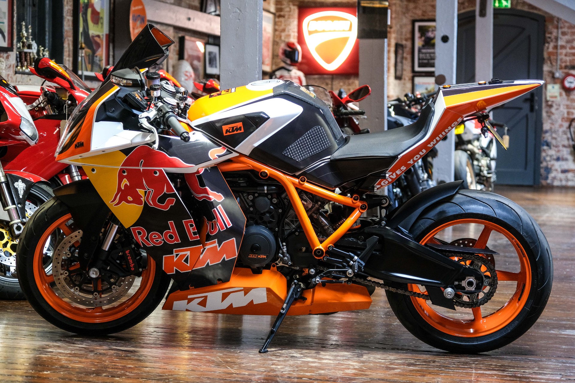 Ktm rc8 on sale akrapovic exhaust