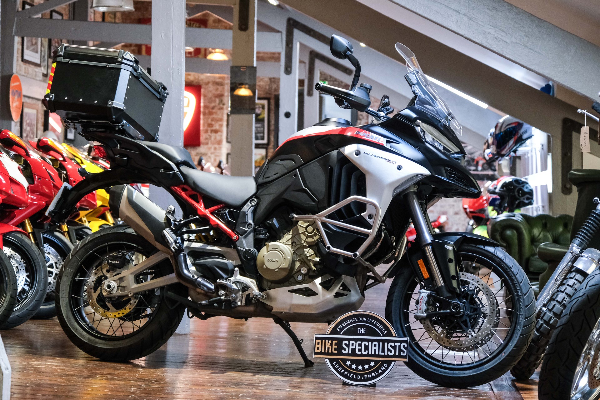 ドゥカティ Mille Replica マニュアル（DUCATI THE STORY OF A LEGEND 